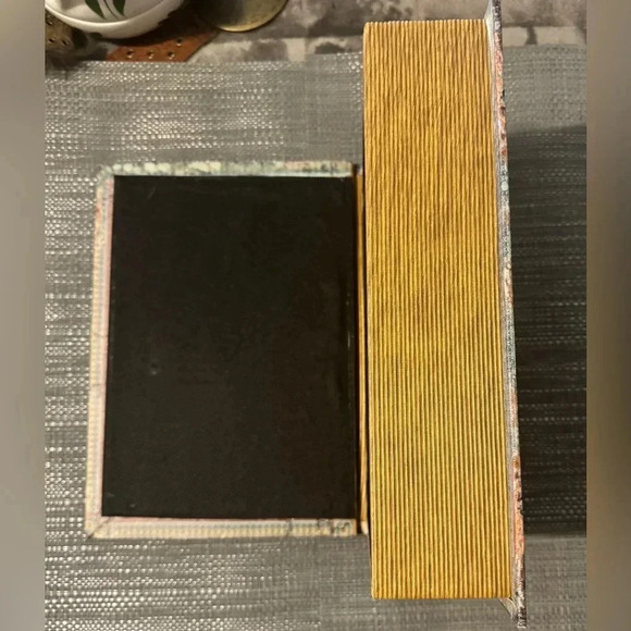 Beautiful Faux Book Storage Stash Box New York City Plexiglass Front - 9"H - Picture 3 of 7